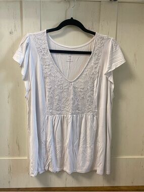 torrid size 1 White Lace smocked V-Neck Top